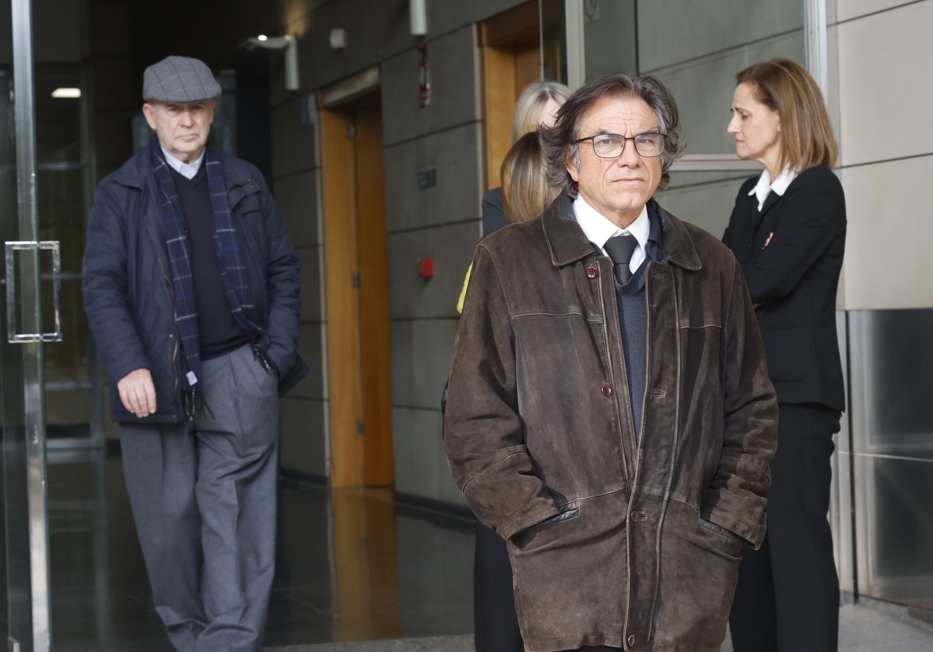 FOTOS | Último adiós a José Luis Olivas en el Tanatorio de Valencia