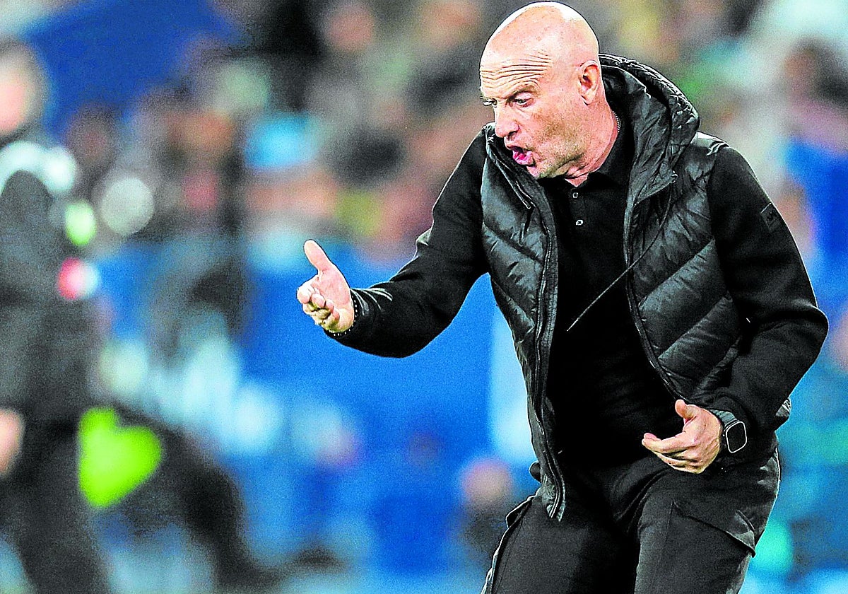 Julián Calero, durante su último partido como entrenador del Levante.