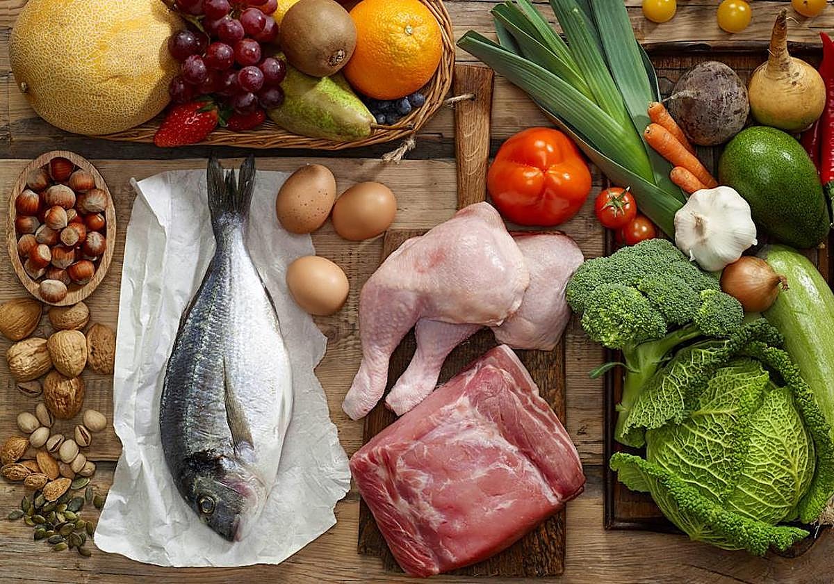 Saber qué alimentos incluir en la dieta es clave para bajar el colesterol.