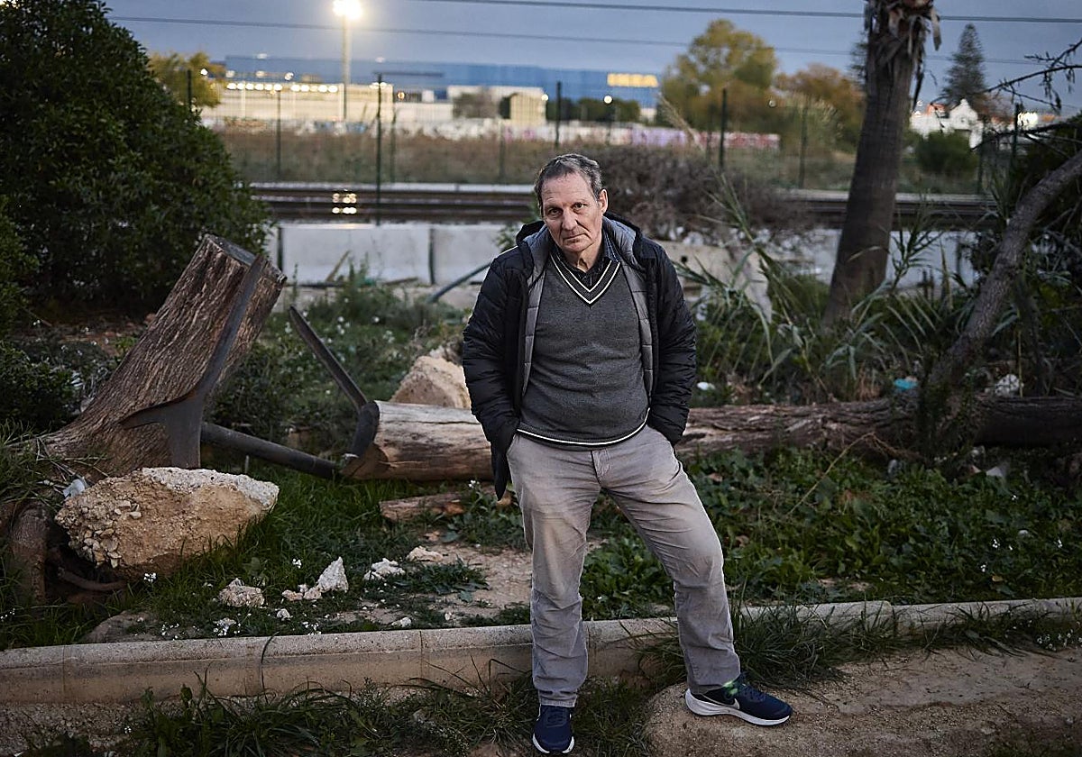 Lesaec, en Benetússer, en un parque todavía devastado por la dana, este lunes.