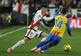 Gayà, con el Valencia ante el Rayo.