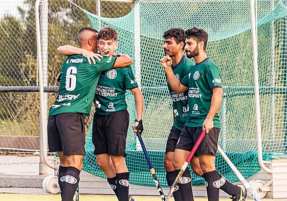 Jugadores del San Vicente celebran un tanto