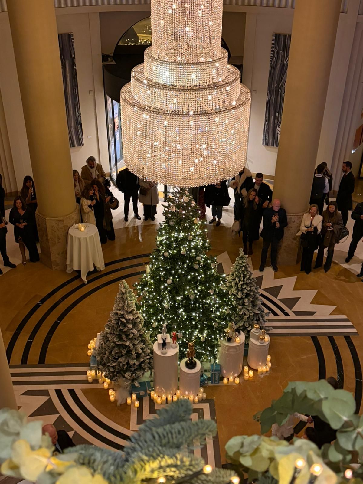 La espectacular decoración del hall del hotel Westin de Valencia.