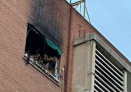 La ventana del comedor donde se ha registrado la explosión.