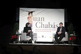 El director del Instituto Cervantes durante el conversatorio celebrado en el Centro Social.