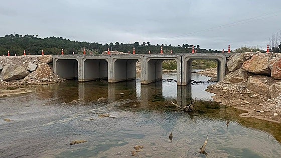 Finaliza la construcción de nuevos pasos sobre el río Magro en Macastre