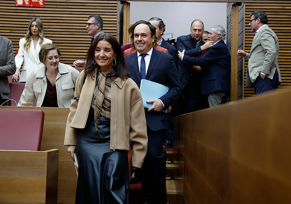 La consellera de Hacienda Ruth Merino, junto al president Pérez Llorca.