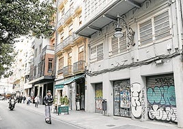 Rótulo y fachada del antiguo cine Metropol de Valencia.