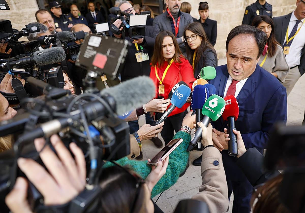 Fotos de la toma de posesión de Pérez Llorca como president de la Generalitat