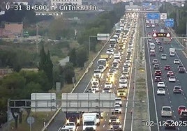 Atascos en la V-31 este martes, 2 de diciembre.