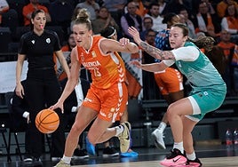 Leo Fiebich, durante el partido contra el Estepona en el Roig Arena.