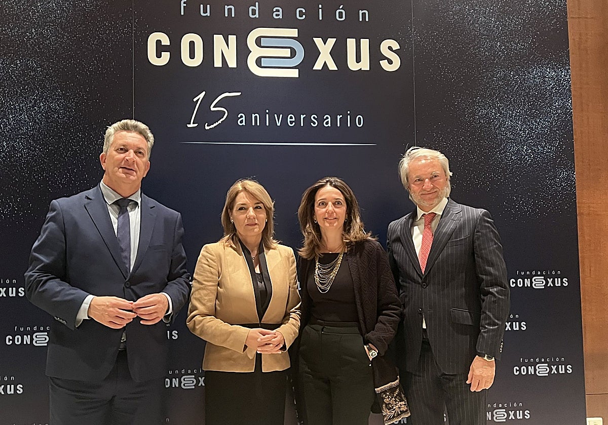 Manuel Broseta, junto a los representantes del Consell presentes en el acto del 15º aniversario de la Fundación Conexus.