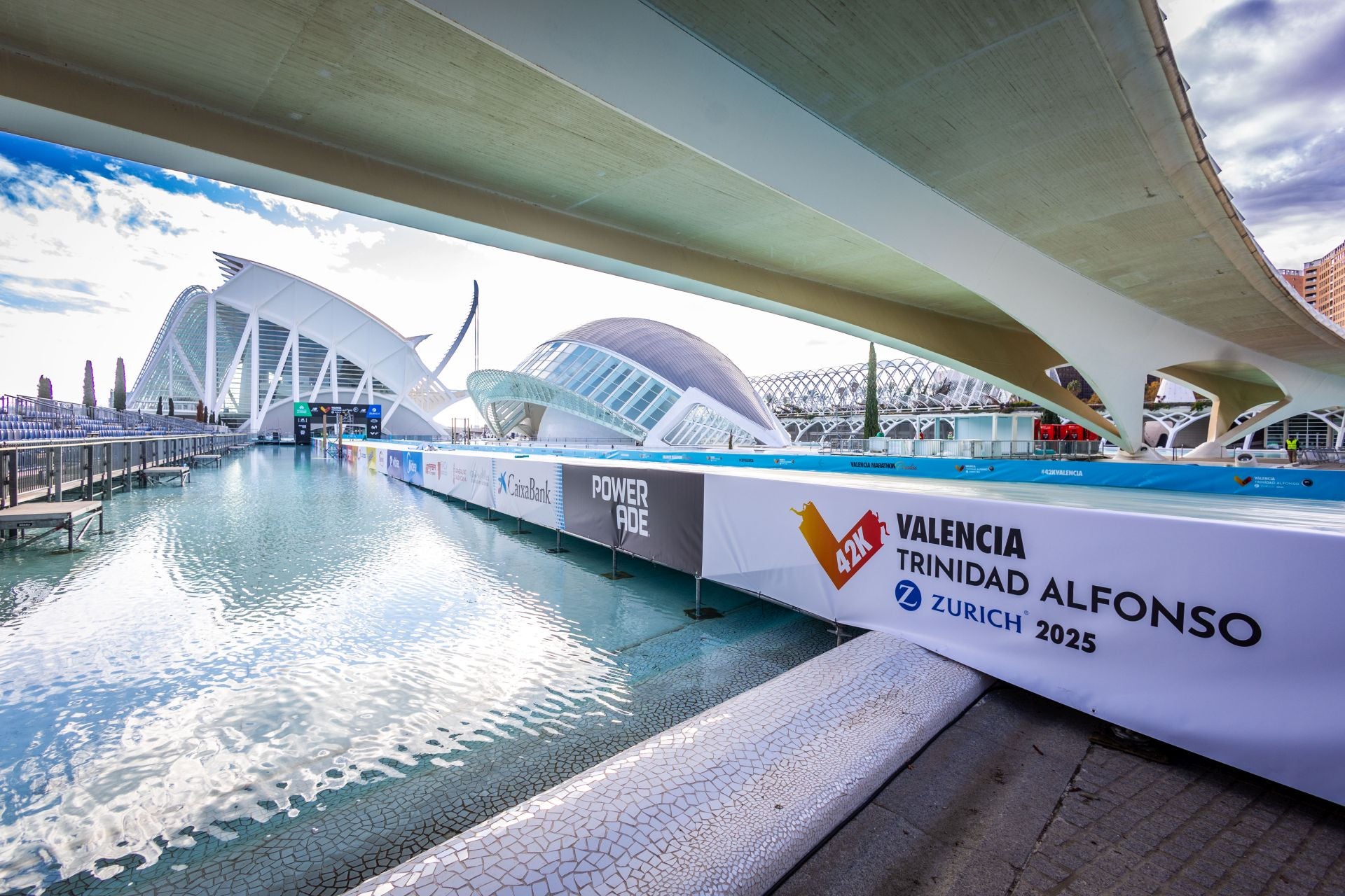 Fotos: Valencia se pone guapa para el Maratón 2025