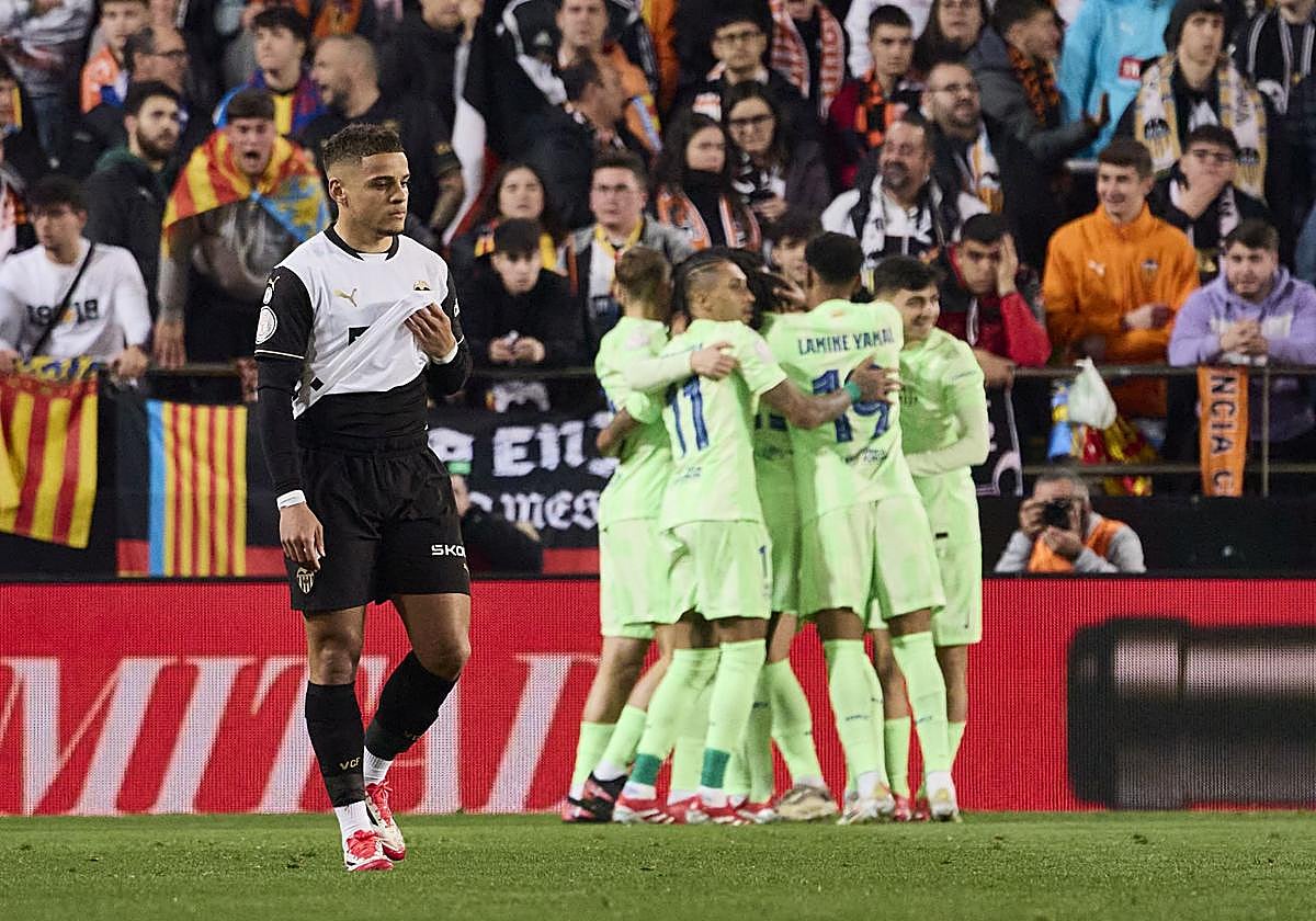 Max Aarons, durante la eliminación del Valencia ante el Barça en la última edición de la Copa del Rey.
