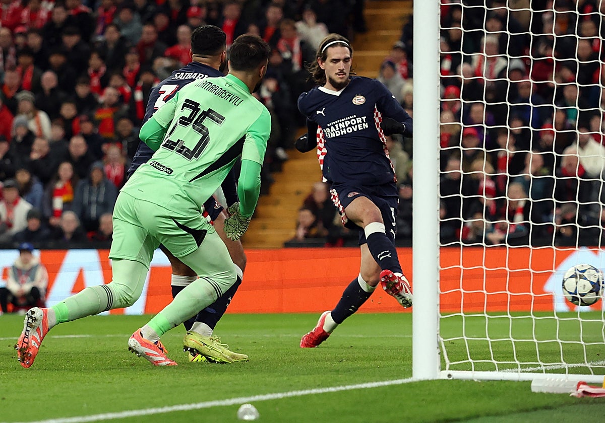 Yarek Gasiorowski, en el partido de Champions contra el Liverpool.