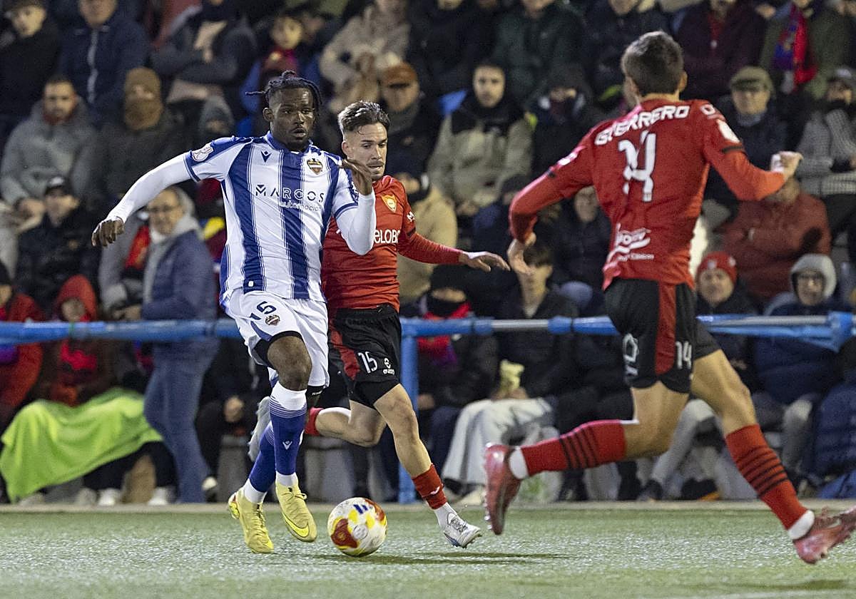 Goduine Koyalipou, en Copa ante el Cieza.