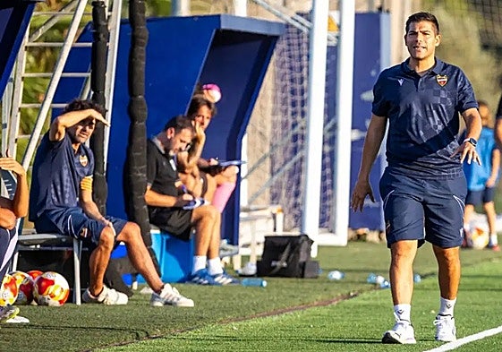Álvaro del Moral durante un partido del filial.