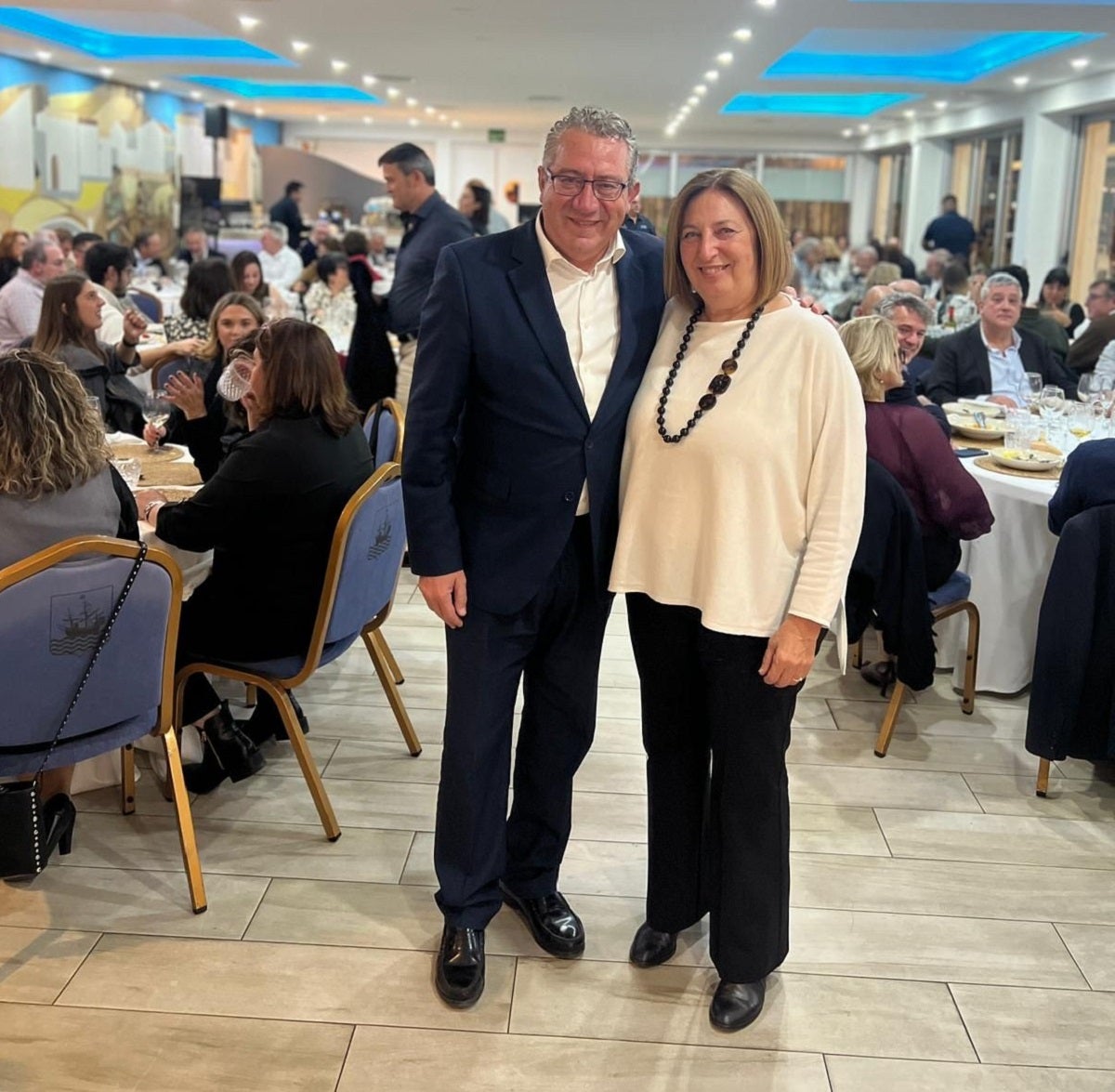 Toni Pérez y Pepa Font durante la cena de Navidad del PP de Dénia.
