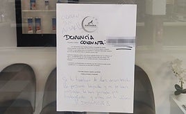 El cartel que aparece en uno de los centros de depilación láser que ha cerrado.