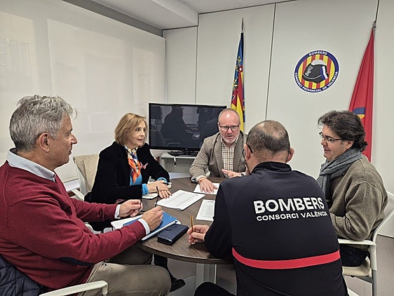 Reunión de la alcaldesa con los responsables del Consorcio Provincial de Bomberos.