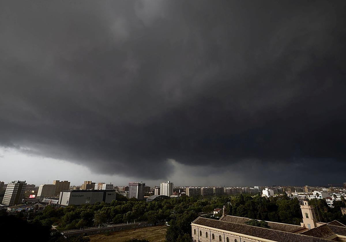 Aemet anuncia lluvias débiles este jueves en la Comunitat Valenciana y avanza la previsión del puente de diciembre