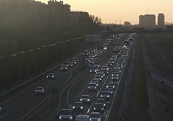 Atascos en la V-30, en la mañana de este jueves.