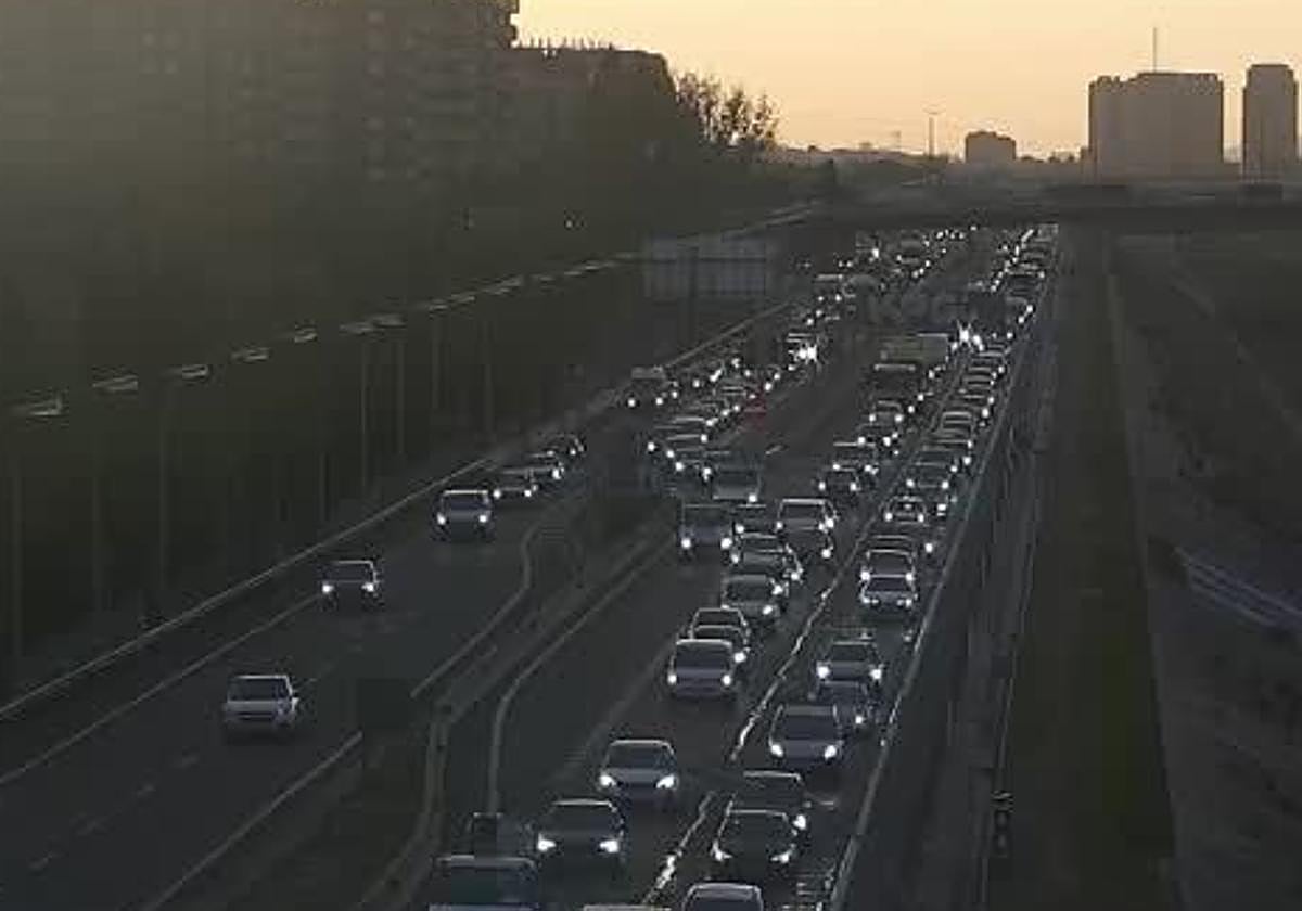 Atascos en la V-30, en la mañana de este jueves.