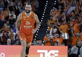 Matt Costello, con el Valencia Basket en el Roig Arena.