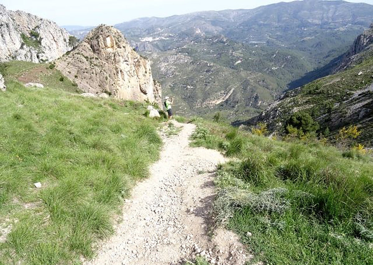 Imagen secundaria 1 - Distintas imágenes de la ruta PR-CV 7. 