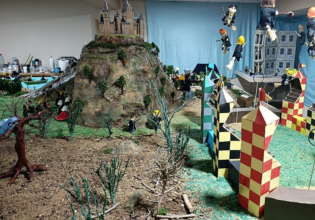 Imagen principal - Belén ambientado en la película de Harry Potter de la falla Zapadores.