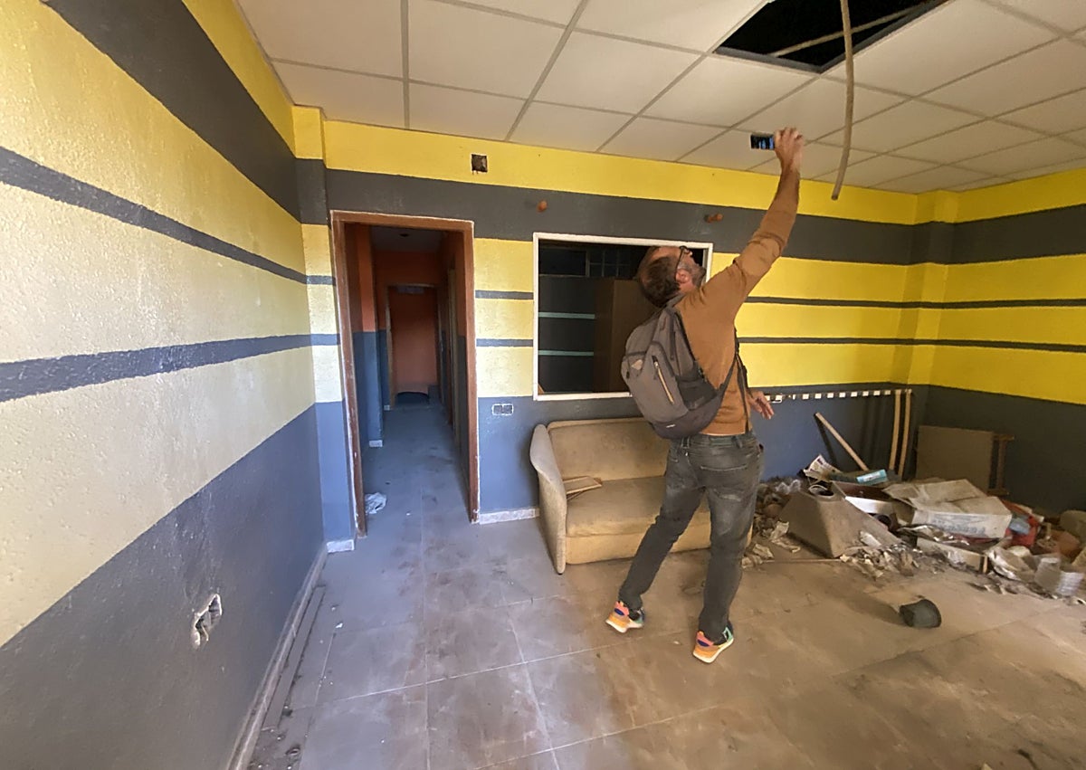 Imagen secundaria 1 - Así es la casa del Cabanyal con más pujas: un primer piso en la calle Francisco Eiximenis, con terraza de 60 metros y con un precio de salida de 120.000 euros