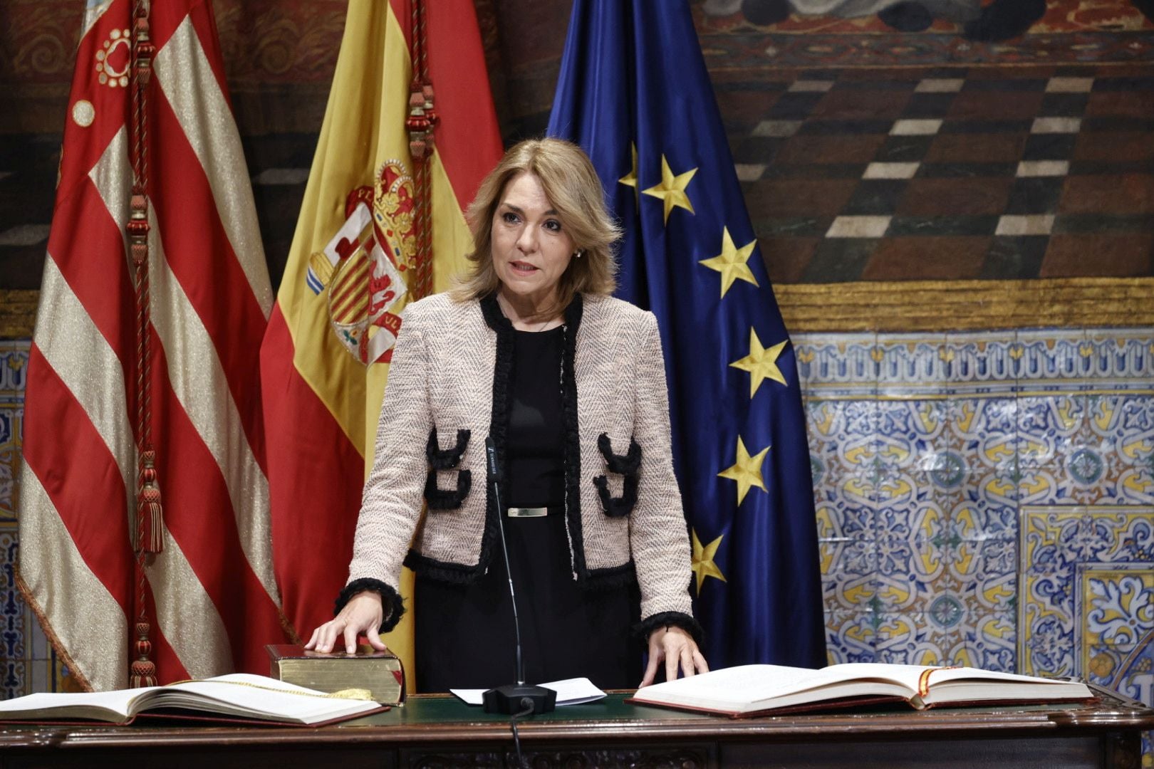 Fotos de la toma de posesión de los miembros del nuevo Consell