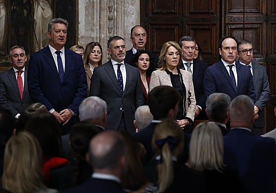 El nuevo Consell, durante la interpretación del himno.