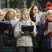 Villancicos en la plaza de la Virgen de Valencia, en una imagen de archivo.