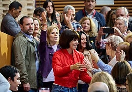 Diana Morant, junto a Pilar Bernabé y Rebeca Torró, en un acto del PSPV.