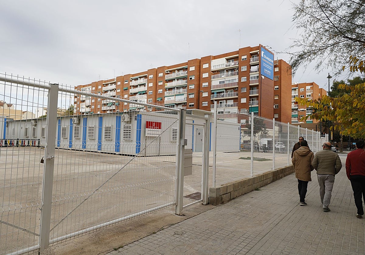 Barracones que acogerán a los alumnos del San José de Calasanz mientras duren las obras.