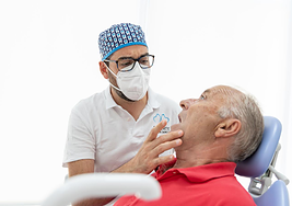 Dr. Reverte: «La implantología All on 4 es la revolución que devuelve la sonrisa en horas»