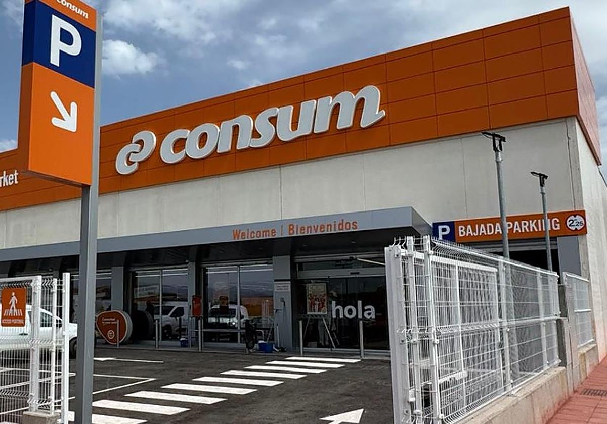 Una de las tiendas de Consum.