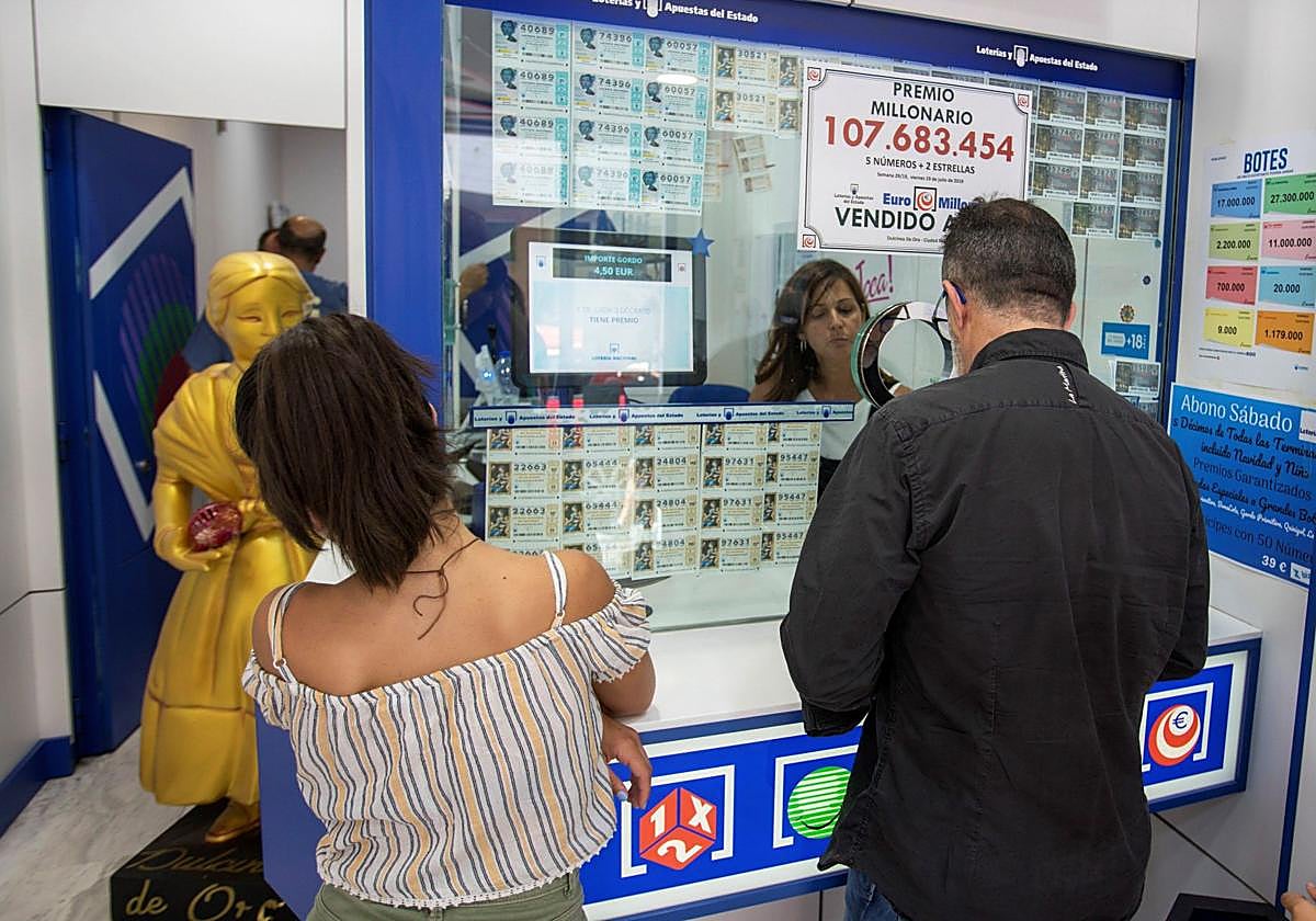 Jugadores de Euromillones en una imagen de archivo.