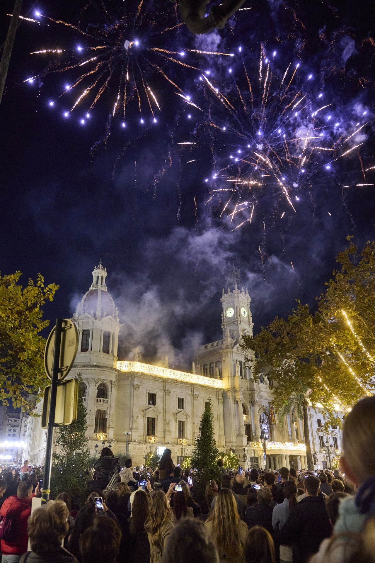 FOTOS | Las Navidades y el Maratón dejan las calles de Valencia a rebosar: «Es como si estuviéramos en Fallas»