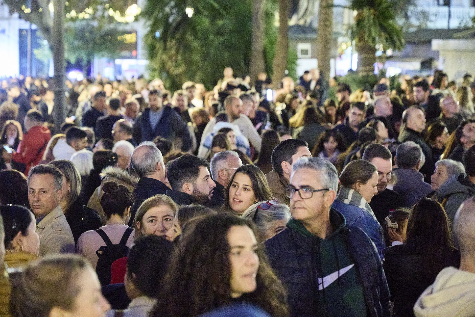 FOTOS | Las Navidades y el Maratón dejan las calles de Valencia a rebosar: «Es como si estuviéramos en Fallas»