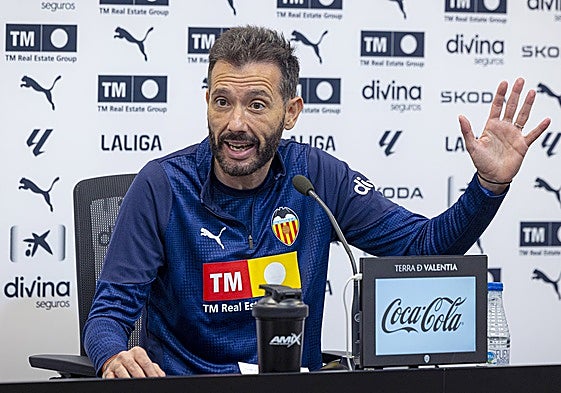 Carlos Corberán, en rueda de prensa.