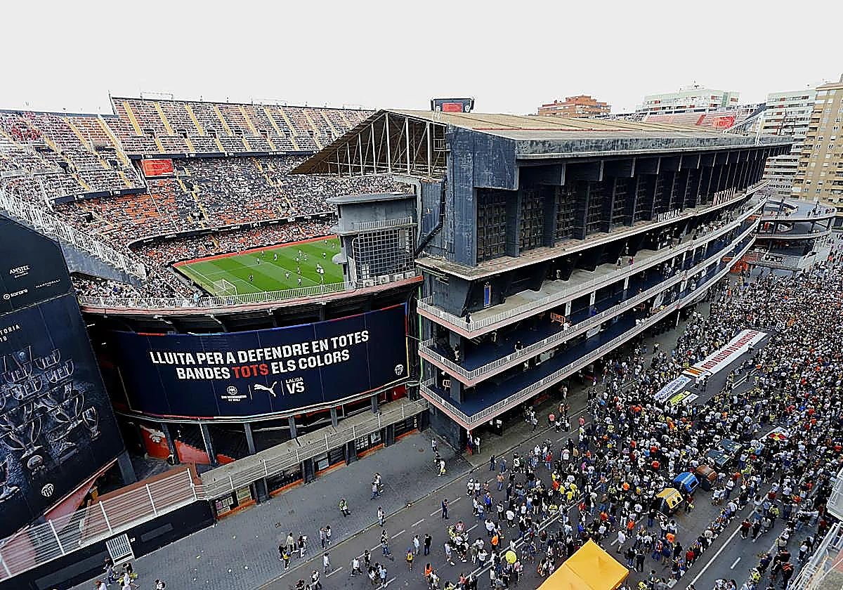 La Avenida de Suecia, en una protesta de la afición del Valencia.