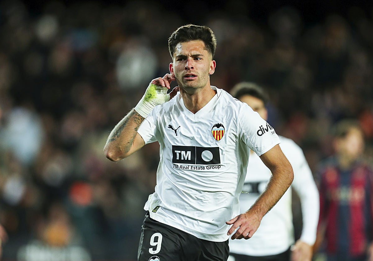 Hugo Duro, tras marcar en el derbi ante el Levante en Mestalla.
