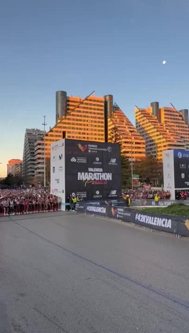 Así ha sido la salida del Maratón de Valencia 2025