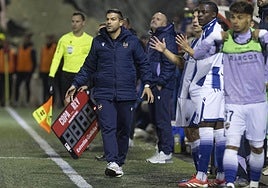 Del Moral dirigiendo al Levante en Copa del Rey.