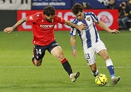 Manu Sánchez, ante Rubén García en El Sadar.