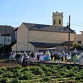 Desfile festivo por los caminos de la huerta en Horno de Alcedo.