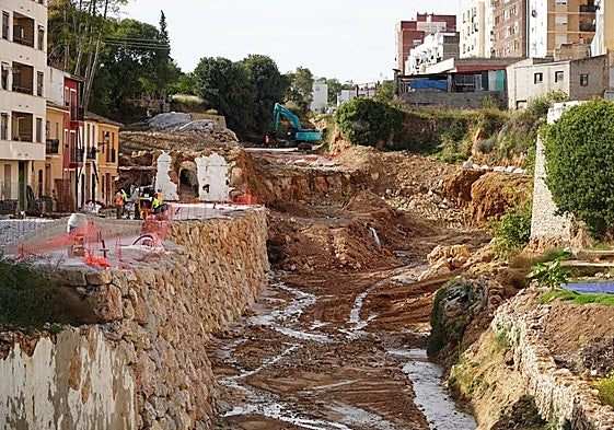 Obras de reconstrucción en el barranco de Chiva.