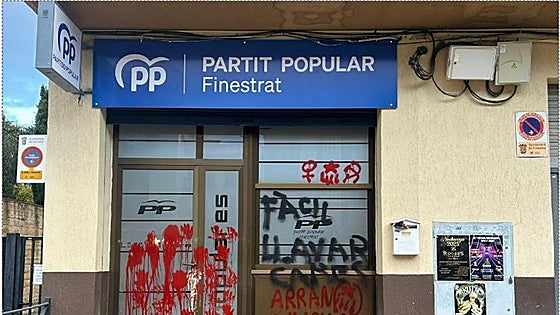 Un grupo catalanista ataca la sede del PP de Finestrat, el municipio de Pérez Llorca